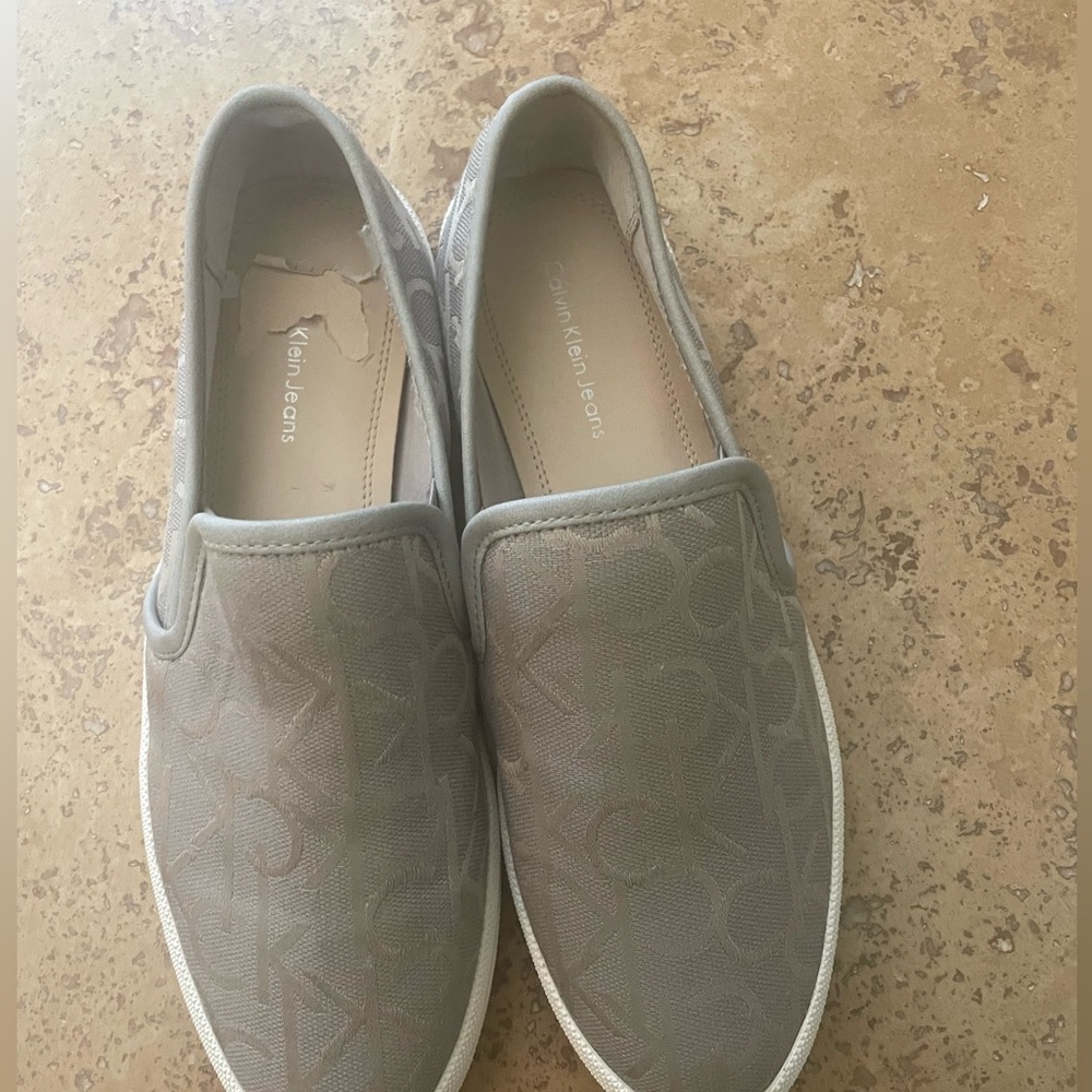 Calvin Klein Silver logo Canvas .